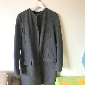 Acne kappa - Kappa från Acne i storlek 36 