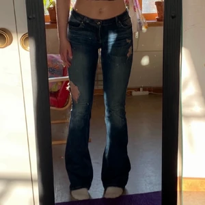 Lågmidjade jeans - !! Lånade bilder !! Köpte på plick men de var för långa för mig. Fraktkostnad tillkommer 