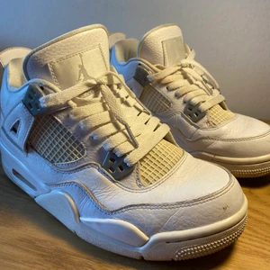 Jordan 4 Retro BG Pure Money 2017 - Finns ett par Jordan 4 Retro BG Pure Money 2017 kvar!! Utgångspris 500kr köpare står för frakt, lägg bud
