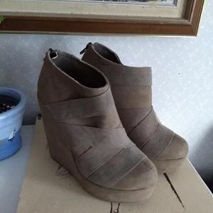 Bruna kilklackar tiamo - Tiamo kilklackar som säljs då de har aldrig använts. 