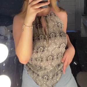 Mönstring topp i storlek S - Säljer pga att jag tycker att jag inte passar i den.