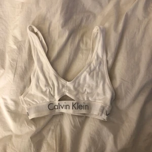 Vit Calvin Klein BH - Skön och bekväm används ej längre