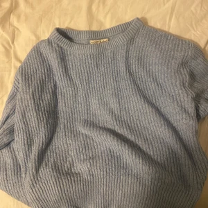 Stickad tröja  - Tveka inte vid frågor💓💓Köpt i italien, oanvänd