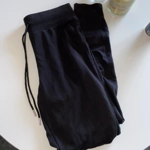 Mjukisbyxor - Knappt använda. Frakten kan ev bli billigare