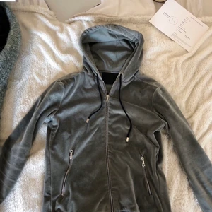 Limitao Hoodie  - Säljer denna Limitato Hoodie som är en äldre modell och är även svår att få tag på, bra skick använd ett antal gånger men har inga skador eller slitningar. Stl S