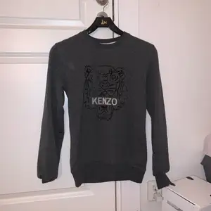Kenzo tröja i S/XS skriv om ni har frågor 💞 vill sälja snabbt