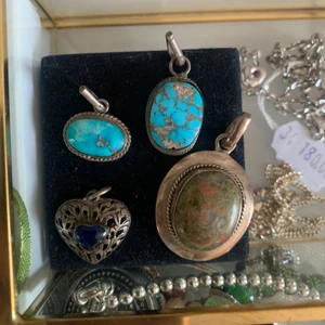 Vintage berlocker  - Så fina vintage berlocker som man kan ha på halsband! Vissa är äkta silver 🌅 80kr styck 