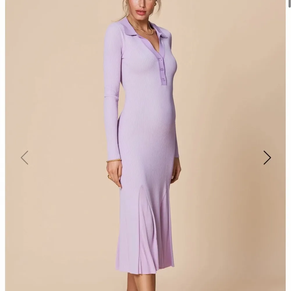 Säljer denna Adoore klänning för 850 kr. Använd 2 gånger. Storlek 34 men passar mig som vanligtvis har storlek 36.. Klänningar.