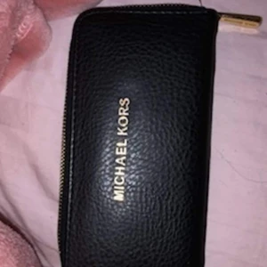 Michael kors plånbok - Knappt använd (nyskick), äkta.