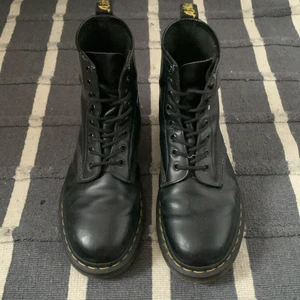 Dr. Martens - Dr. Martens stl 41 i fint skick. Kan mötas i Visby eller frakta mot kostnad.