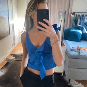 Topp - Super snygg blå topp i storlek 34