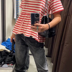 Zara tshirt - Populär zara t-shirt. Väldigt fint skick❤️ 