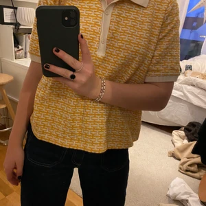 Gul topp  - Söt topp från Zara, kommer inte till användning men super super snygg 💓. Köparen står för frakt :)🤗. 