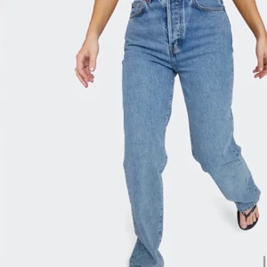Regular wide jeans 550 - I princip oanvänt skick. Jeans från BikBok i storlek w25. Två första bilderna är lånade från hemsidan, exakt samma färg och storlek. Skriv privat för fler bilder💕