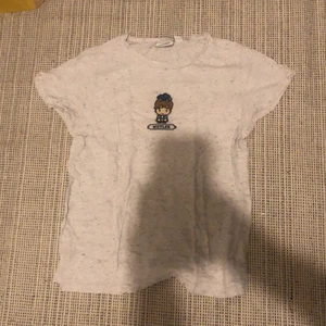 harry potter t-shirt  - Crimes of crindelward/ harry potter t-shirt. Det står 2XS men passar XS/S