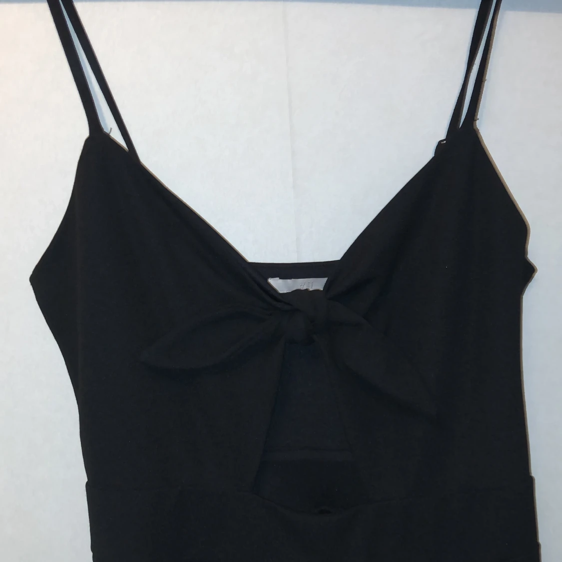 Svart byxdress med fina detaljer! - 91