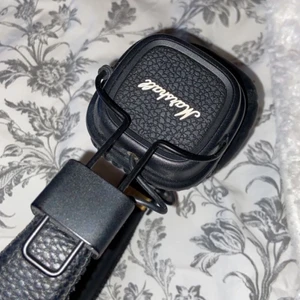 Marshall hörlurar  - Ca 2 år gammal, knappt användna super bra ljud, laddare följer med 🥰