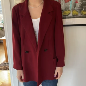 Kavaj  - Vinröd kavaj från zara 