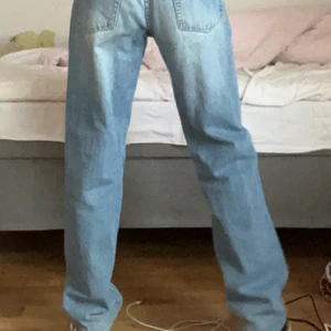 Baggy jeans  - Ganska stora byxor behöver ett skärp eller ett snöre för att hållas uppe men jätte fina byxor dem är i bra skick och använt ett fåtal gånger pågrund av dem är inte riktigt min stil 
