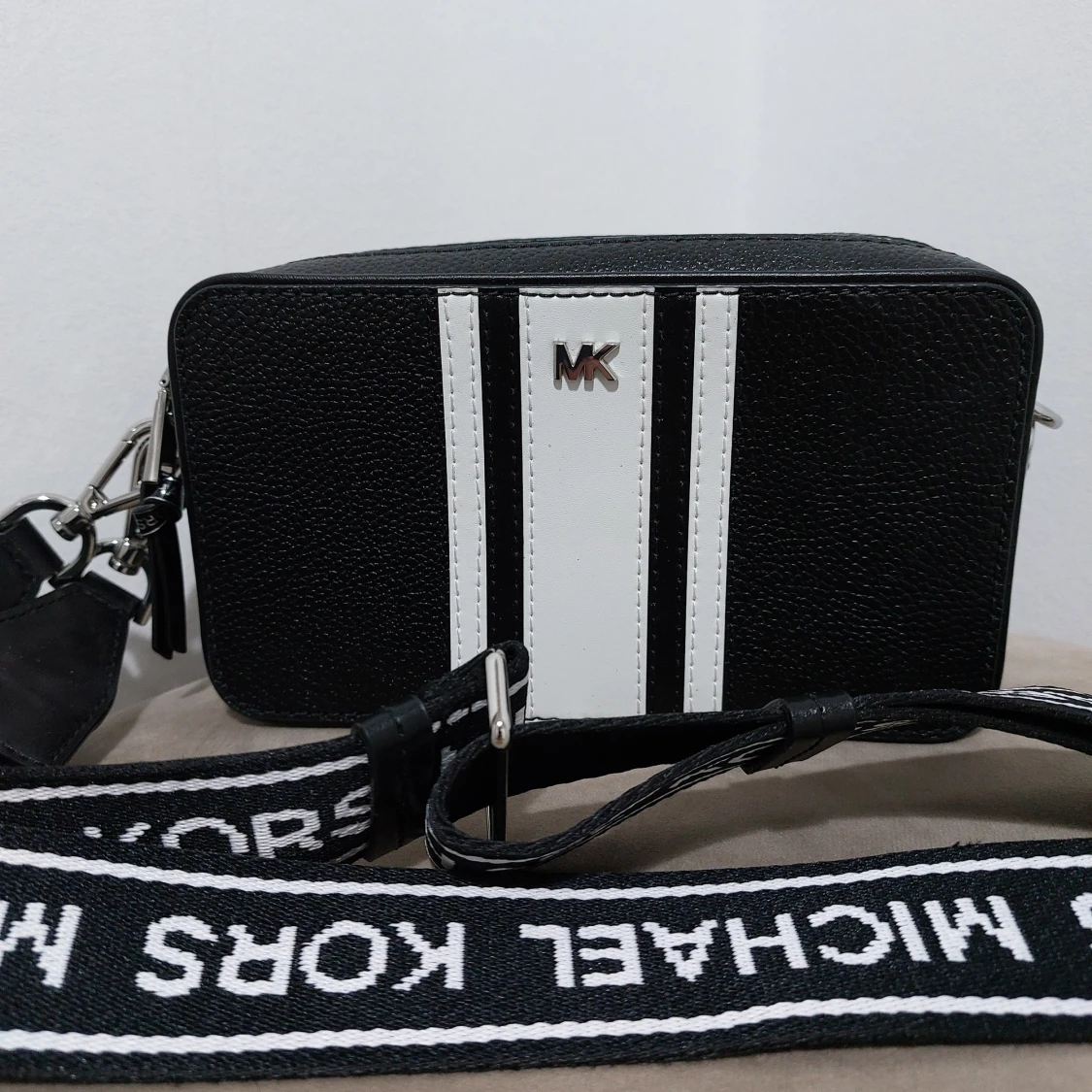 Äkta Michael Kors helt oanvänd - 90