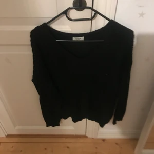 Svart stickad - Svart stickad tröja perfekt till vintern🤩