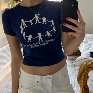 Babytee  - Säljer denna supersnygga babytee köpt seconhand❤️ Bra skick, knappt använd. Kan mötas upp på söder, annars betalar köparen för frakt💐