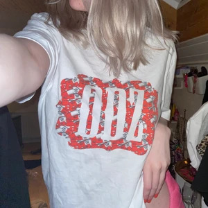 ODZ TRÖJA - SÄLJER DENNA RARE ODZ TRÖJA! Den köptes från deras webbshop för två år sedan. Storlek L men sitter Som en oversized t shirt! Unisex🥰