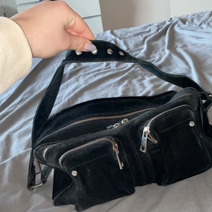 Nunoo väska  - Svart fin NuNoo väska, fint skick 💗