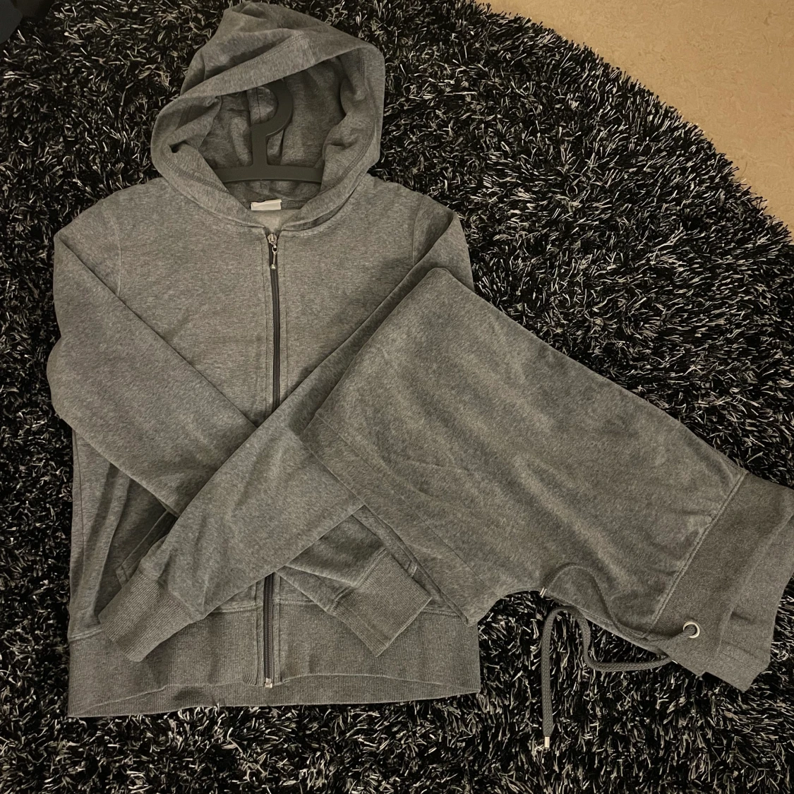 Grå dress från Cubus