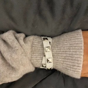 nitarmband - vitt dubbelt nitarmband🥰