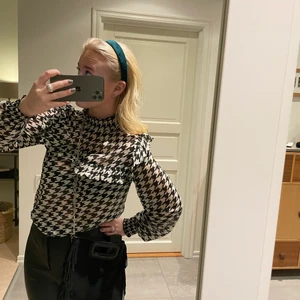 Blus!❤️‍🔥🙏🏻 - Säljer denna super fina blus! Blusen är i bra skick utan några skador. Säljer pga att den inte är min stil längre❤️‍🔥🙏🏻💕🙌🏼