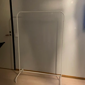 Klädstång - Jag publicerar plagg på nytt nu kostar den 100kr istället för 150kr passa på 