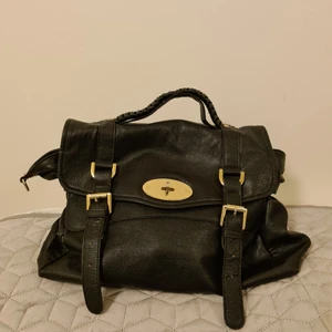 Mullberry-liknande  - Svart väska som liknar Mullberry Bayswater 