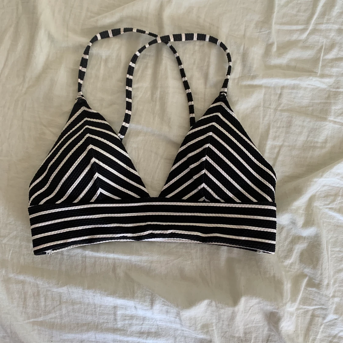 Oanvänd gullig bikini 