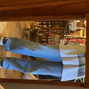 intressekoll på dessa yoko jeans från monki. använda men i gott skick. inte helt säker på om jag vill sälja dem men skriv lite förslag på pris eller så i kommenterena! 