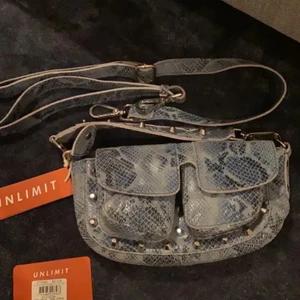 Unlimit bags - Väska från unlimit bags! Helt oanvänd, köpt för 1499kr😊❤️