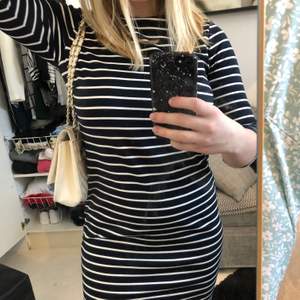 Söt blåvit klänning från Vero Moda i storlek S 💙🤍 säljer för 110kr + eventuell frakt 