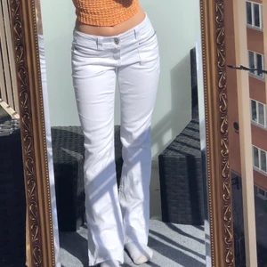 Jeans -  raka lågmidjade jeans. Märket heter mapp. Fraktar för 66kr (spårbart) eller möts upp i Stockholm 💖💖