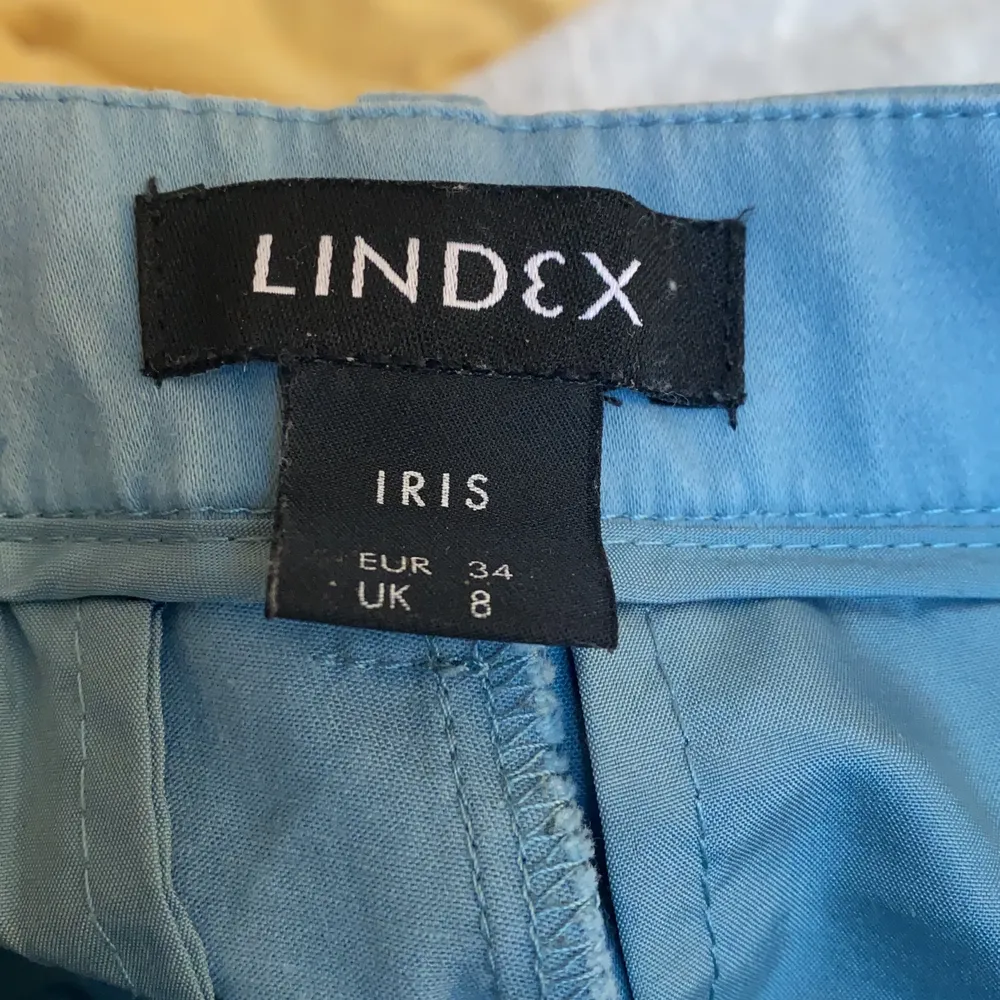 Köpta från Lindex använd endast fåtalgånger (som nya) storlek 34. Jeans & Byxor.