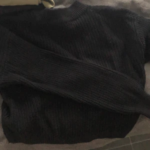 Croppad stickad tröja - Frakt ingår i priset!