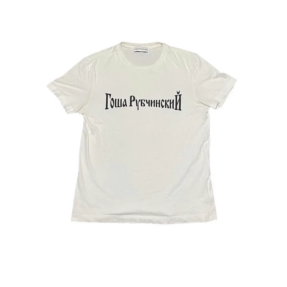 Gosha rubschinsky tee PRE-OWNED M 649kr NOW AVAILABLE ONLINE  - Restocked.se. T-shirts.
