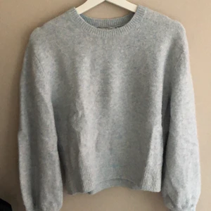 Stickad tröja  - Jätte snygg blå stickad tröja från Other stories. Använd 1 gång bra skick.