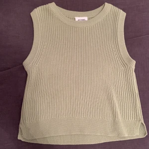 Grön Väst  - Fin grön väst från monki, är i bra skick då jag andvänt den en gång 