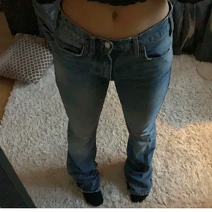 Zara jeans  - (Lägger ut igen!!) Säljer dessa fina jeans från zara som är helt slutsålda!❤️❤️Köp direkt för 400kr ink frakt!
