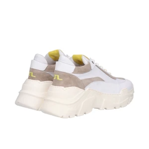 J. Lindeberg  - Super fina sneakers från J.Lindeberg. Passar perfekt till våren☀️ Jag har endast testat dem innomhus en gång så den är som nya. Var inte rikigt min stil så därför säljer jag dem här🤗 Nypris 2300kr. Kan gå ner i pris vid snabb och smidig affär  