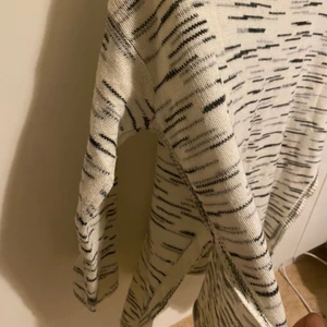 Hm  - Knitter sweater with slits on the side in great condition worn a fair amount of times.But looks almost brand new from Hm.