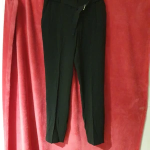 Kostymbyxor - Högmidjade kostymbyxor med bälte