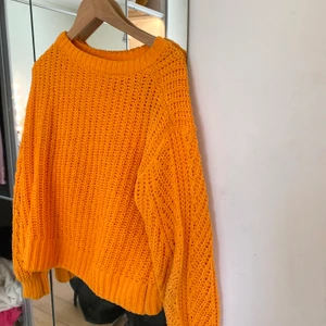 Stickad tröja  - superhärlig färg nu till våren! 