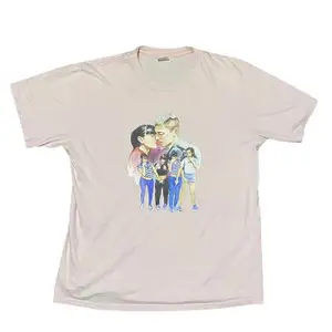 Supreme kissing tee light pink  PRE-OWNED L 349kr NOW AVAILABLE ONLINE - Restocked.se