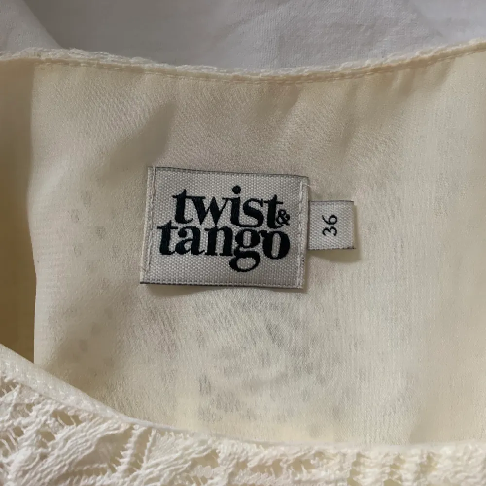 Söt topp ifrån Twist & Tango. Använd endast en gång. Frakt tillkommer. ❤️. Toppar.